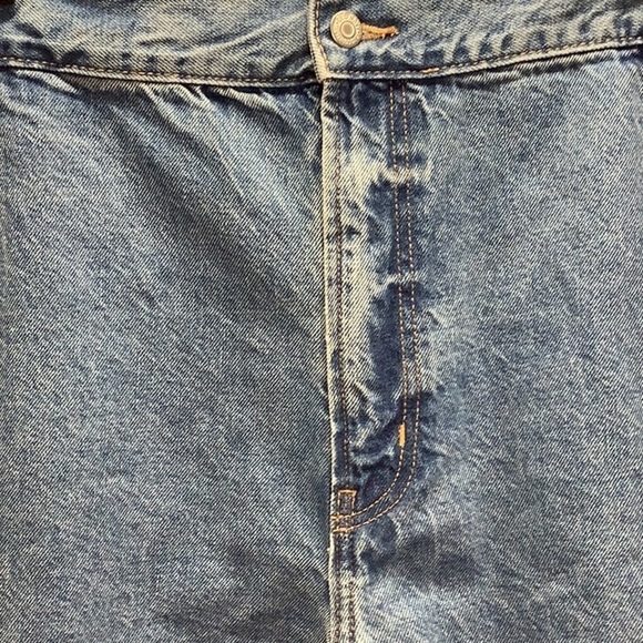 Old Navy Size 26W Plus Size High Rise Slouchy Straight Fringe Jean Shorts. New - Picture 2 of 5